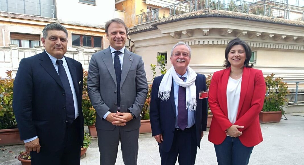 delegazione della Confederazione Italiana Esercenti Commercianti, composta dal presidente nazionale Paolo Esposito e dal presidente regionale della Sicilia Salvatore Bivona , ha illustrato a Roma ai deputati nazionali di Fratelli d’Italia Francesco Lollobrigida e Carolina Varchi