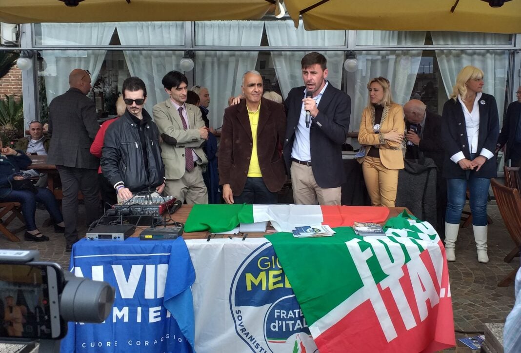 Andrea Romiti, candidato sindaco di Livorno per il centrodestra, con Ahamed Rbiaa