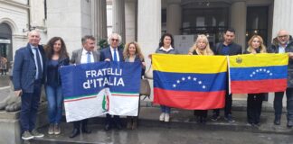 l'europarlamentare di Fratelli d'Italia, Remo Sernagiotto, questa mattina al Caffè Pedrocchi di Padova con una delegazione di venezuelani