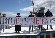 Gioventù Nazionale, movimento giovanile di Fratelli d'Italia, ha inscenato un flash mob presso il porto di Giulianova in Provincia di Teramo.
