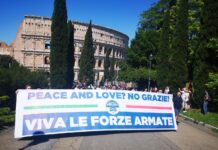 2 Giugno "Peace&Love no grazie". Striscione di FdI e GN al Colosseo