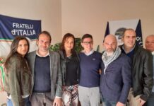 gruppo Fratelli d'Italia di Capannori insieme al vice-coordinatore Gianluca Lommori