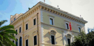 Flash mob di Fratelli d'Italia davanti ad ambasciata turca