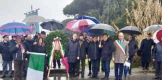 Il gruppo Fratelli d'Italia di Viareggio e Camaiore ha ricordato i martiri delle foibe nel Giorno del Ricordo, 10 febbraio.