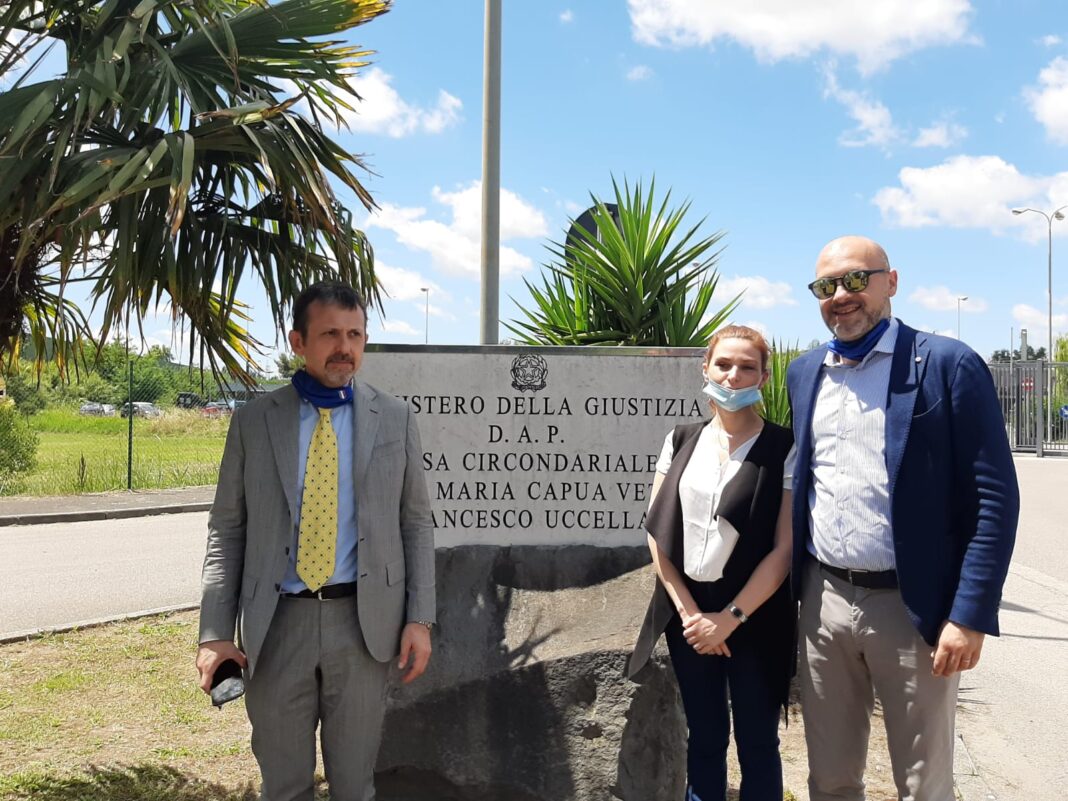 deputati di Fratelli d'Italia Andra Delmastro ed Emanuele Prisco, rispettivamente responsabile Giustizia di FDI e capogruppo FDI in commissione affari costituzionali a margine della loro visita nel carcere di Santa Maria Capua Vetere.