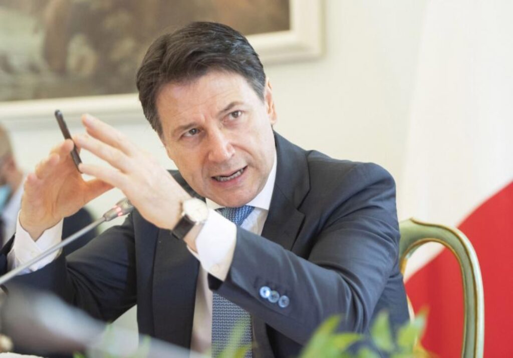 Conte annuncia abolizione del contante. “Sarà gentile e dolce”.