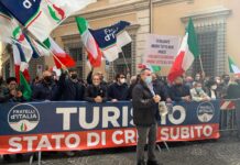 Flash mob organizzato FdI per chiedere al Ministro Franceschini lo stato di crisi nel settore turismo