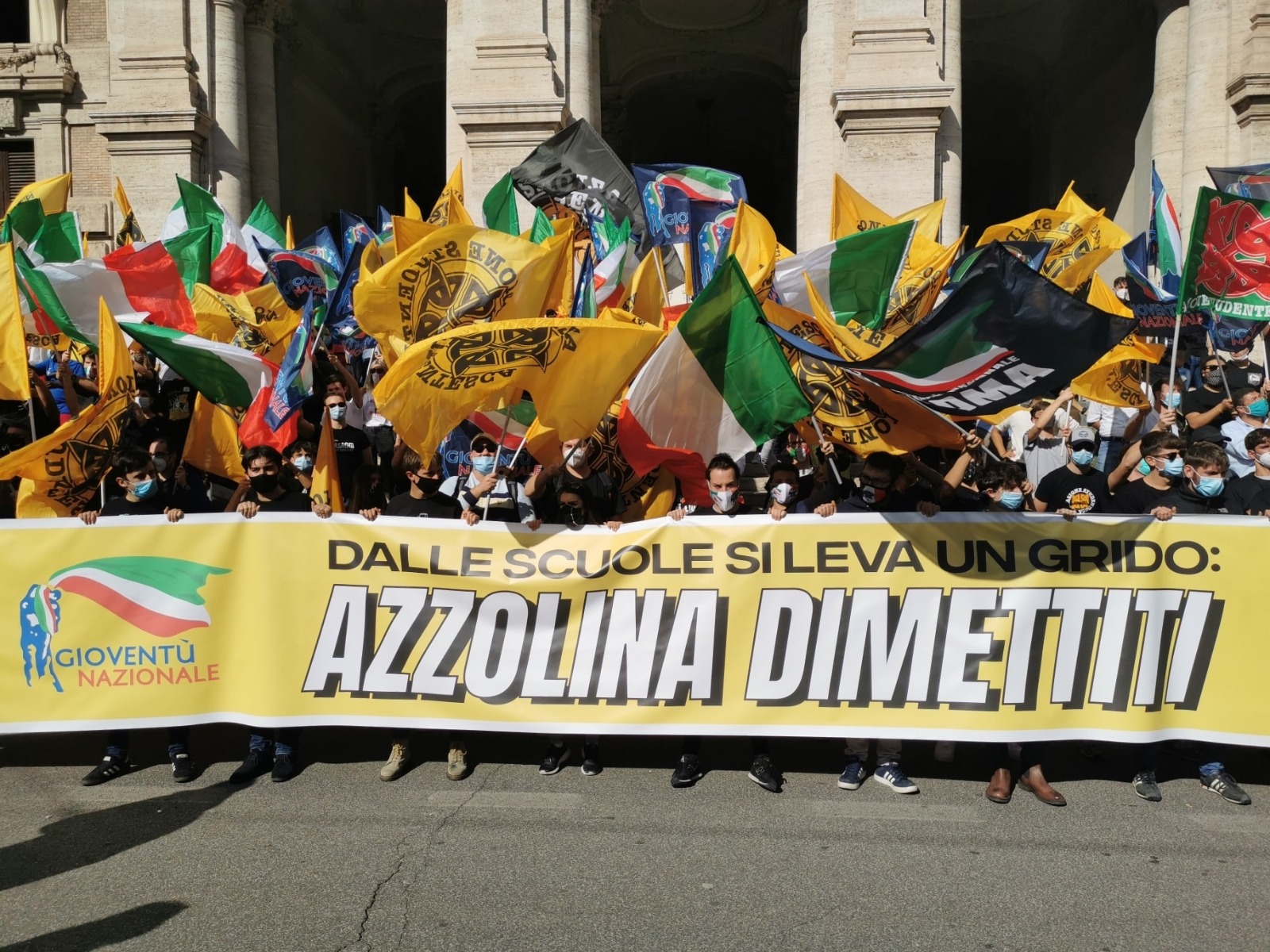 Manifestazione organizzata da Gioventù Nazionale davanti al MIUR per chiedere le dimissioni della Ministra Azzolina