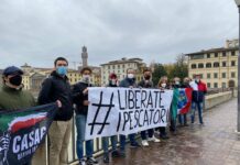 Torselli e Draghi ad un flash mob organizzato da FdI Firenze in solidarietà alle famiglie dei pescatori (1 novembre 2020)