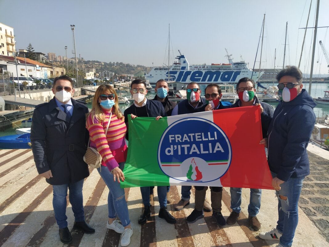 Flash mob di Fratelli d'Italia a Porto Empedocle contro l'immigrazione clandestina