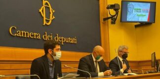 Fabio Roscani, presidente di Gioventù Nazionale, in conferenza stampa alla Camera dei deputati, insieme all'Onorevole Fabio Rampelli, l'on. Giovanni Donzelli e l'on. Federico Mollicone.