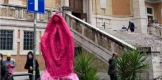 statua della Madonna, Al centro di Piazza Sempione a Roma, vandalizzata dalle femministe e dai centri sociali