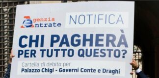 Flash mob di FdI davanti Palazzo Chigi sulle cartelle esattoriali
