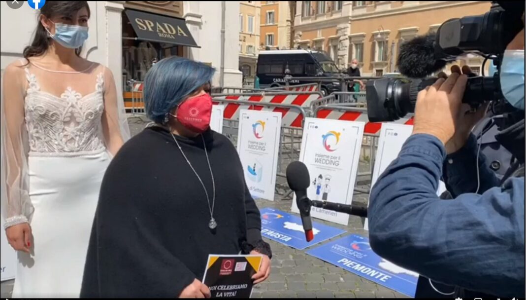 Foto della manifestazione degli operatori del settore dei matrimoni e degli eventi privati pubblicata da Federmep su Facebook