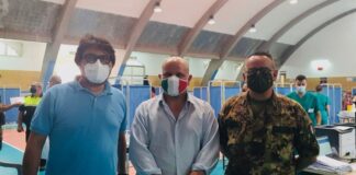 Salvatore Deidda, Deputato di Fratelli d'Italia e Capogruppo in Commissione Difesa, durante la visita al centro vaccinale di S.Antioco.