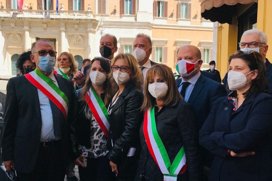 Fratelli d’Italia in piazza a sostegno in piazza a sostegno delle zone franche montane.