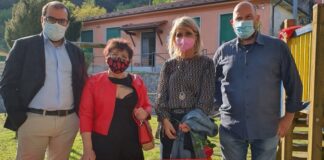 Inaugurazione FdI della panchina rossa contro la violenza sulle donne, Borgo a Mozzano.