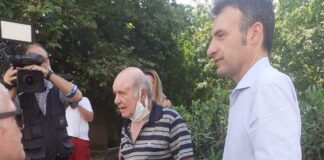 Fabrizio Ghera, capogruppo di Fratelli d'Italia incontro con gli inquilini truffati dalla Coop. Azzurra.