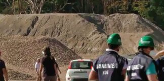 Un frame del servizio trasmesso dal TGR Toscana sullo smaltimento illecito dei rifiuti delle concerie di Santa Croce sull'Arno.