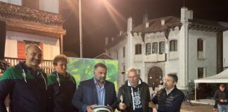 Luca De Carlo, sindaco di Calalzo di Cadore e senatore di Fratelli d'Italia in piazza per la presentazione della squadra del Benetton Rugby.
