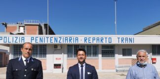 Davide Galantino, deputato di Fratelli d'Italia durante la visita al carcere di Trani.
