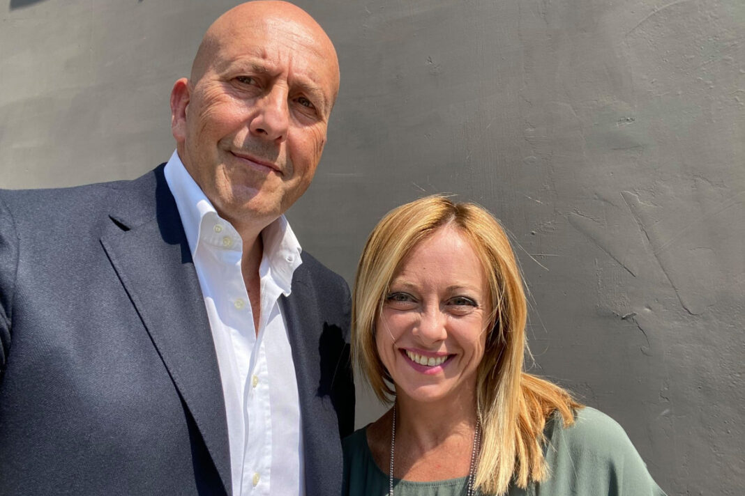 Sergio Rastrelli responsabile del Partito per la città di Napoli, insieme al presidente di Fratelli d'Italia, Giorgia Meloni.
