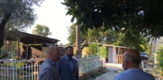 Vittorio Fantozzi, consigliere regionale di Fratelli d’Italia e Lorenzo Baruzzo, coordinatore di Fratelli d’Italia Carrara durante il sopralluogo al Fossone e sul Carrione.