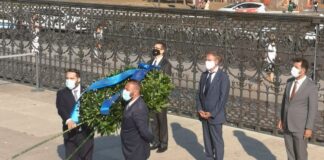 Adolfo Urso, presidente del Copasir durante la commemorazione all'Altare della Patria delle vittime dell'11 settembre e dei militari civili caduti in Afghanistan.