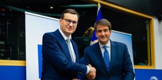 Raffaele Fitto, copresidente del gruppo Ecr-Fratelli d’Italia al parlamento europeo e Mateusz Morawiecki, Primo ministro della Polonia.