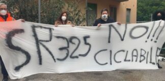Flash mob di Fratelli d'Italia su Sr325.
