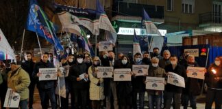 Fiaccolata di Fratelli d'Italia per il Carabiniere ferito a Torino.