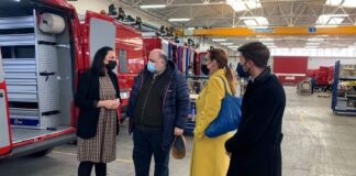 Tommaso Razzolini, consigliere regionale di Fratelli d'Italia e Elena Donazzan, assessore al lavoro della Regione Veneto durante la visita istituzionale a tre aziende venete del territorio trevigiano.