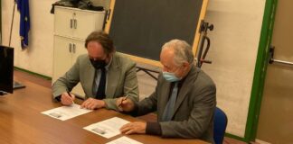 Roberto Santi, preside del Professionale Margaritone e Gabriele Veneri, consigliere regionale di Fratelli d’Italia durante la firma protocollo Margaritone-Semar.