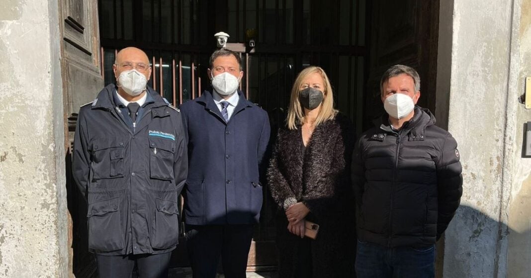 Vittorio Fantozzi, Consigliere regionale di Fratelli d’Italia e Marco Martinelli, capogruppo in Consiglio comunale a Lucca durante il sopralluogo nel carcere di Lucca.