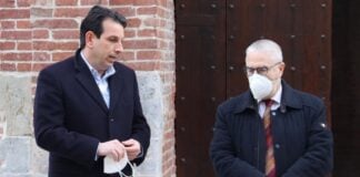 Da sinistra l'assessore Raffaele Latrofa di Fratelli d'Italia e Stefano del Corso, presidente della Fondazione Pisa.