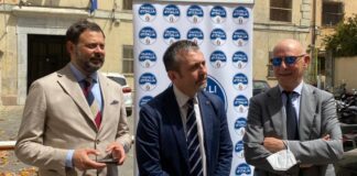 Andrea Delmastro, deputato di Fratelli d’Italia e responsabile Giustizia di FdI, Riccardo Zucconi, deputato Fratelli d'Italia e Vittorio Fantozzi, consigliere regionale di Fratelli d’Italia durante il sopralluogo al carcere di Lucca.