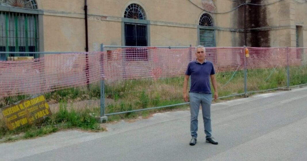 Diego Petrucci, Consigliere regionale di Fratelli d’Italia durante il sopralluogo a Coltano.