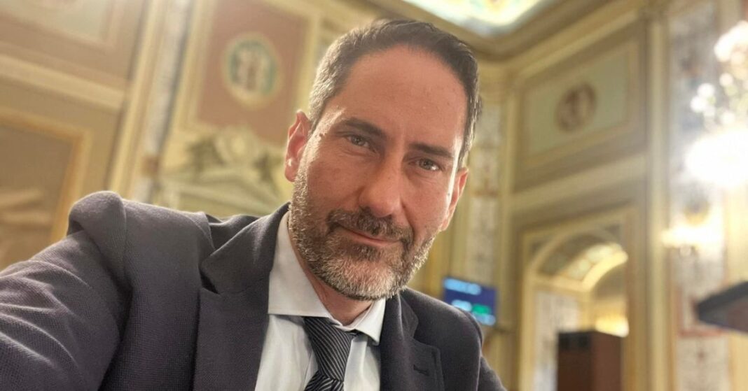 Matteo Mangiacavallo, deputato regionale in carica all’ARS, aderisce a Fratelli d’Italia.