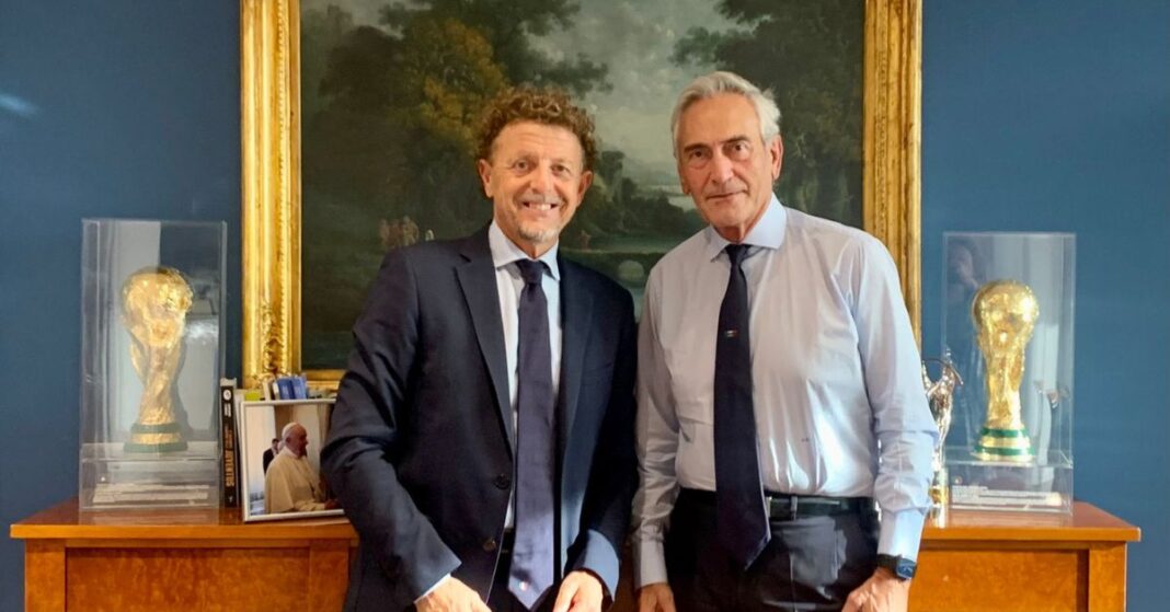 Paolo Marcheschi, senatore di Fratelli d'Italia durante l'incontro con il presidente della Figc, Gabriele Gravina.