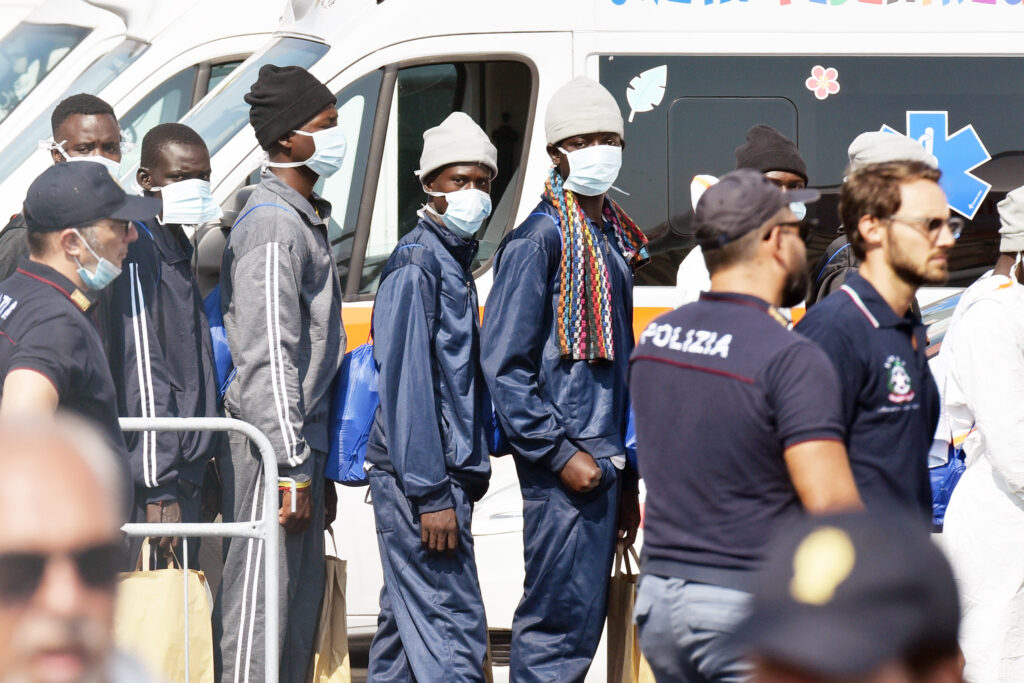 Immigrazione, il governo Meloni mantiene l’impegno: 134 irregolari rimpatriati in una settimana