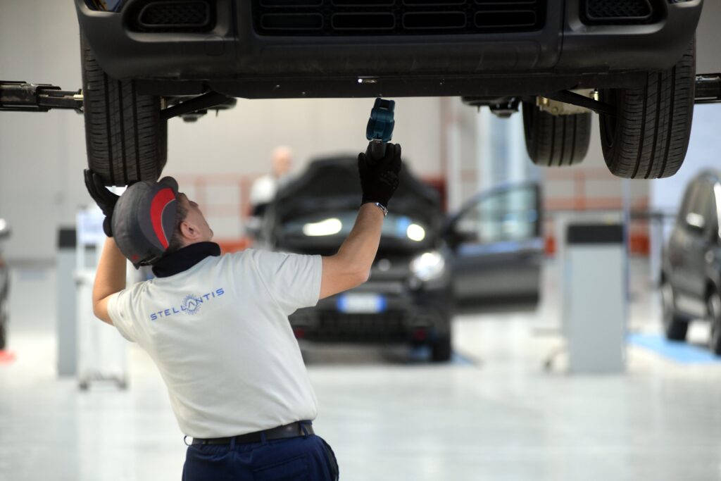 Governo, auto italiane per la flotta di Palazzo Chigi: addio alle vetture Usa volute da Draghi