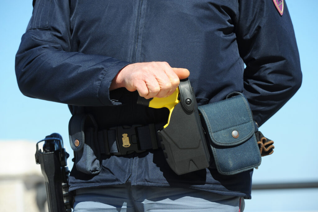 Chiedete scusa ai Carabinieri: non è il taser che uccide, è la droga