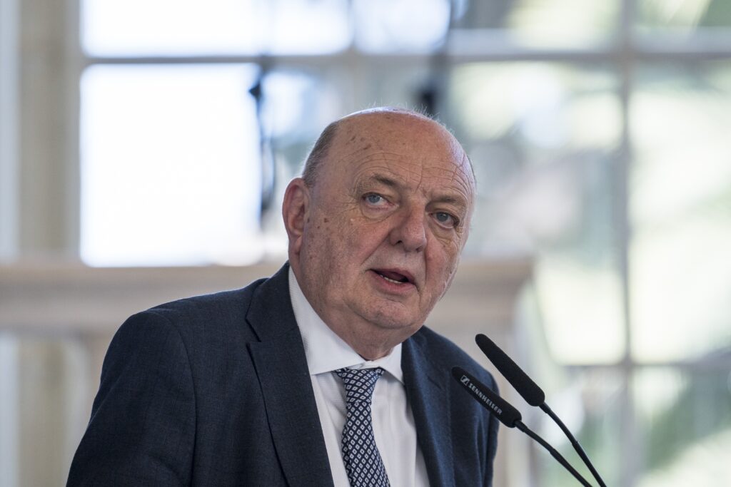 Terra dei Fuochi, il ministro Pichetto Fratin: «Sinora azioni insufficienti: c’è stato un eccesso di concertazione»