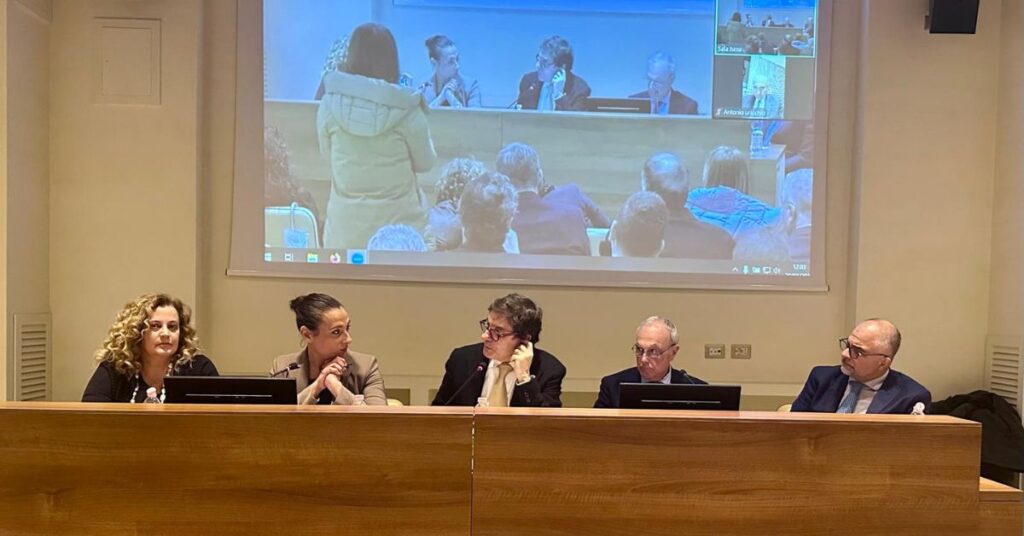 Intelligenza artificiale e realtà virtuale nel futuro dell’università italiana: opportunità e criticità