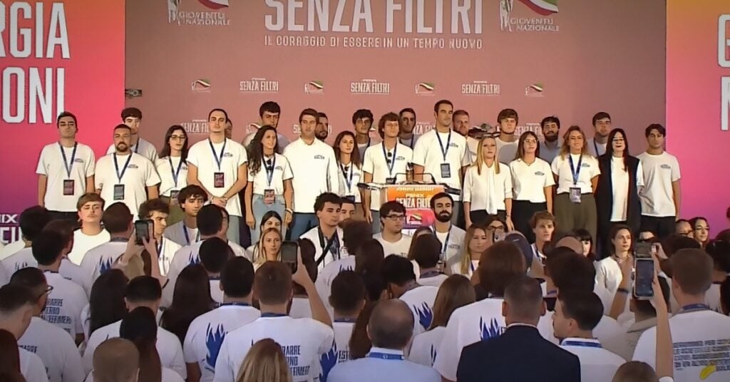 Coscienti giovani: il volto pulito della gioventù Fenix