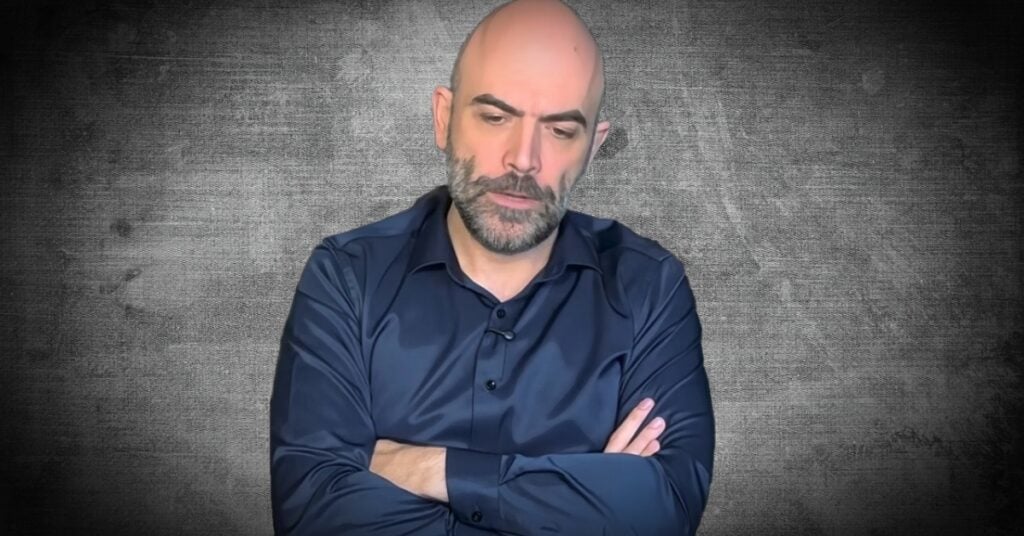 Saviano scenda dal piedistallo, o ci resti. Da solo